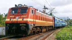 अहमदाबाद-गोरखपुर एक्सप्रेस में यात्रियों को परोसा जा रहा था एक्सपायरी भेलपुरी,
वकील की सतर्कता से हुआ खुलासा - image
