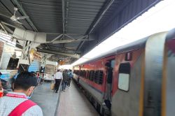 रील बनाने से रोका तो नाराज लड़की अजमेर से दूसरी ट्रेन में चढ़कर पहुंची दिल्ली,
जाना था जयपुर - image