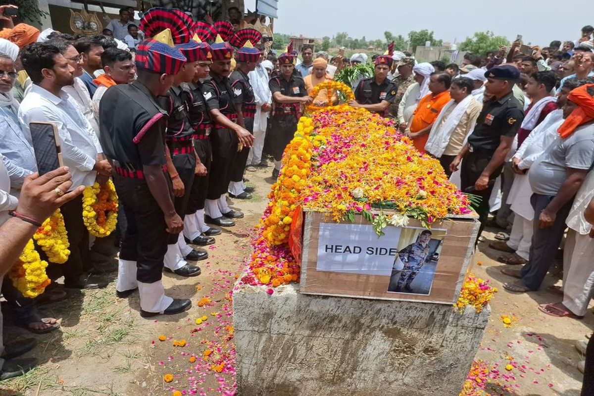 अग्निवीर संजीव सैनी श्रीनगर में हो गए शहीद, अंतिम यात्रा में उमड़ा जनसैलाब….
देखें फोटो गैलेरी ….