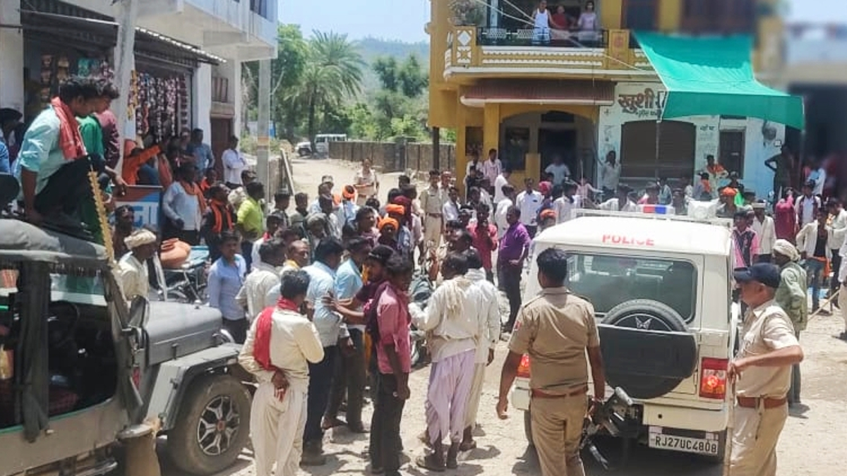 चरित्र संदेह को लेकर पति ने की कुल्हाड़ी से वारकर पत्नी की हत्या, फिर स्वयं को
किया पुलिस के हवाले