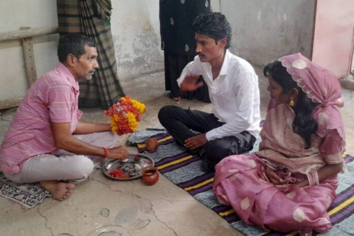 शादी के दो दिन बाद मायके जाने लगी दुल्हन तो दूल्हे ने बुलाई पुलिस और फिर..
