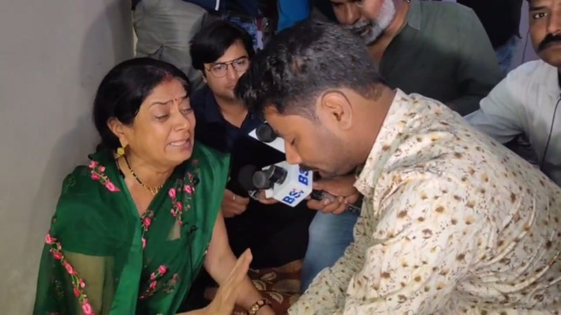 Sonam Raghuvanshi's brother cried after hugging Raja's mother