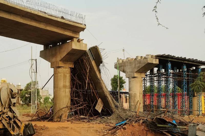under-construction over bridge part collapsed