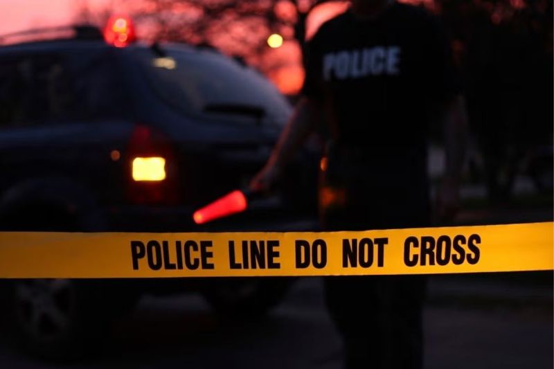 बदमाशों ने रेस्तरां पर फेंका बम