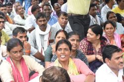 24 दिन बाद खत्म हुआ TET पास शिक्षामित्रों का धरना, CM के OSD से मुलाकात के बाद
लिया गया फैसला - image