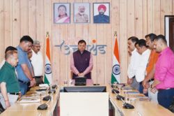 अहमदाबाद प्लेन हादसा: सीएम पुष्कर सिंह धामी ने जताया दुख, रखा दो मिनट का मौन - image