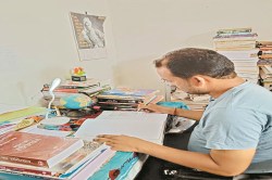 CG Success Story: तानों को बनाया ताकत! जूते-चप्पल सिलते की पढ़ाई, अब मेहर समाज
के पहले असिस्टेंट प्रोफेसर बने पूर्णेन्द्र मिर्धा - image