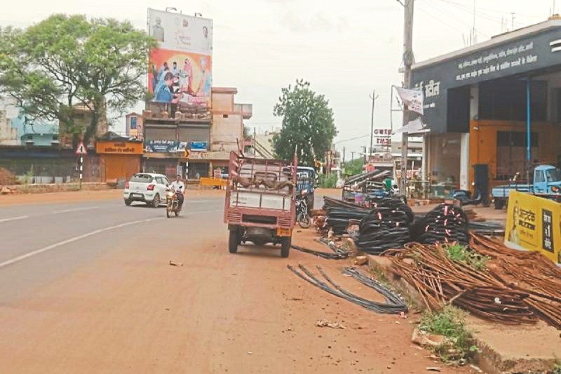 नेशनल हाइवे पर कब्जा (फोटो सोर्स- पत्रिका)