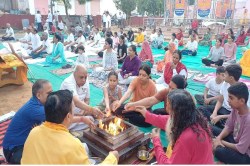 International yoga day: घर-घर योग पहुंचाने के संकल्प के साथ यज्ञकुंड में दी
आहुतियां - image