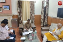 बरेली सर्किट हाउस में पशुधन मंत्री की बैठक: गौशालाएं सुधारने और आंवला में
फैक्ट्रियां लगाने के निर्देश - image