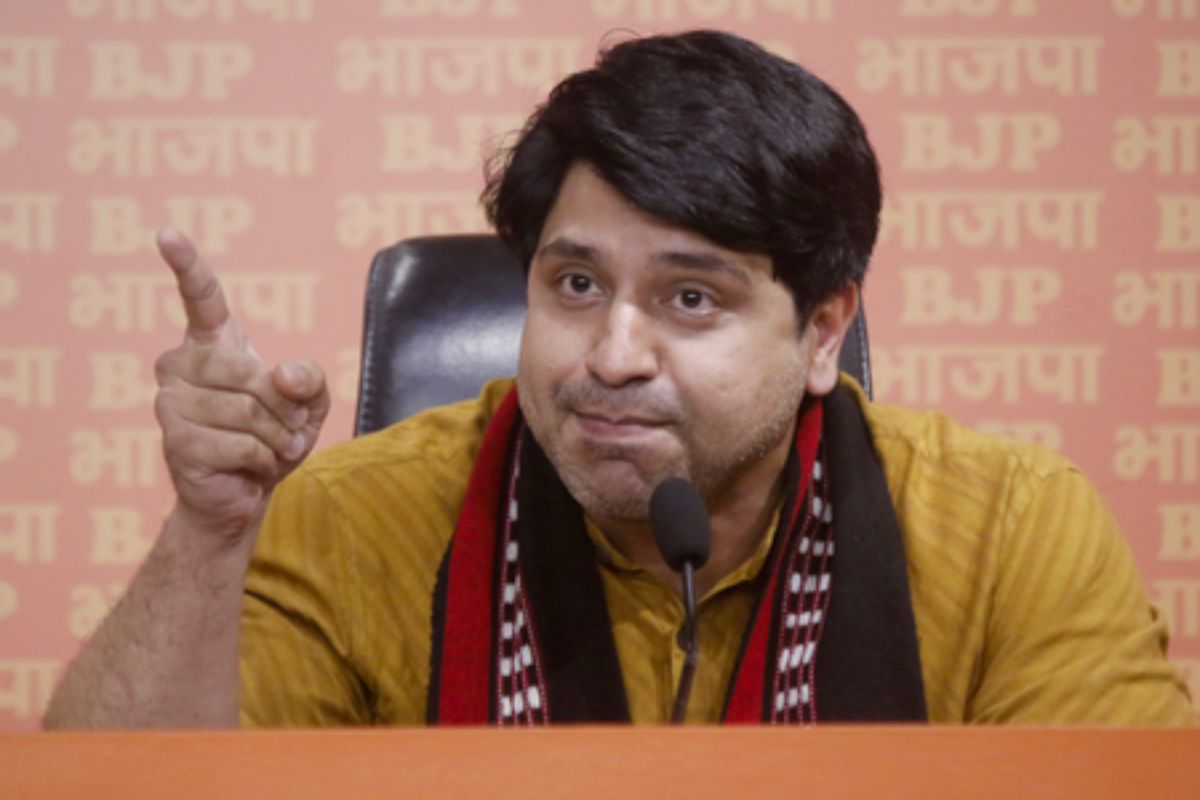 ‘जब पता था इतनी बड़ी संख्या में लोग आएंगे, तो पर्याप्त इंतजाम क्यों नहीं किए
गए?’, शहजाद पूनावाला का कर्नाटक सरकार से सवाल