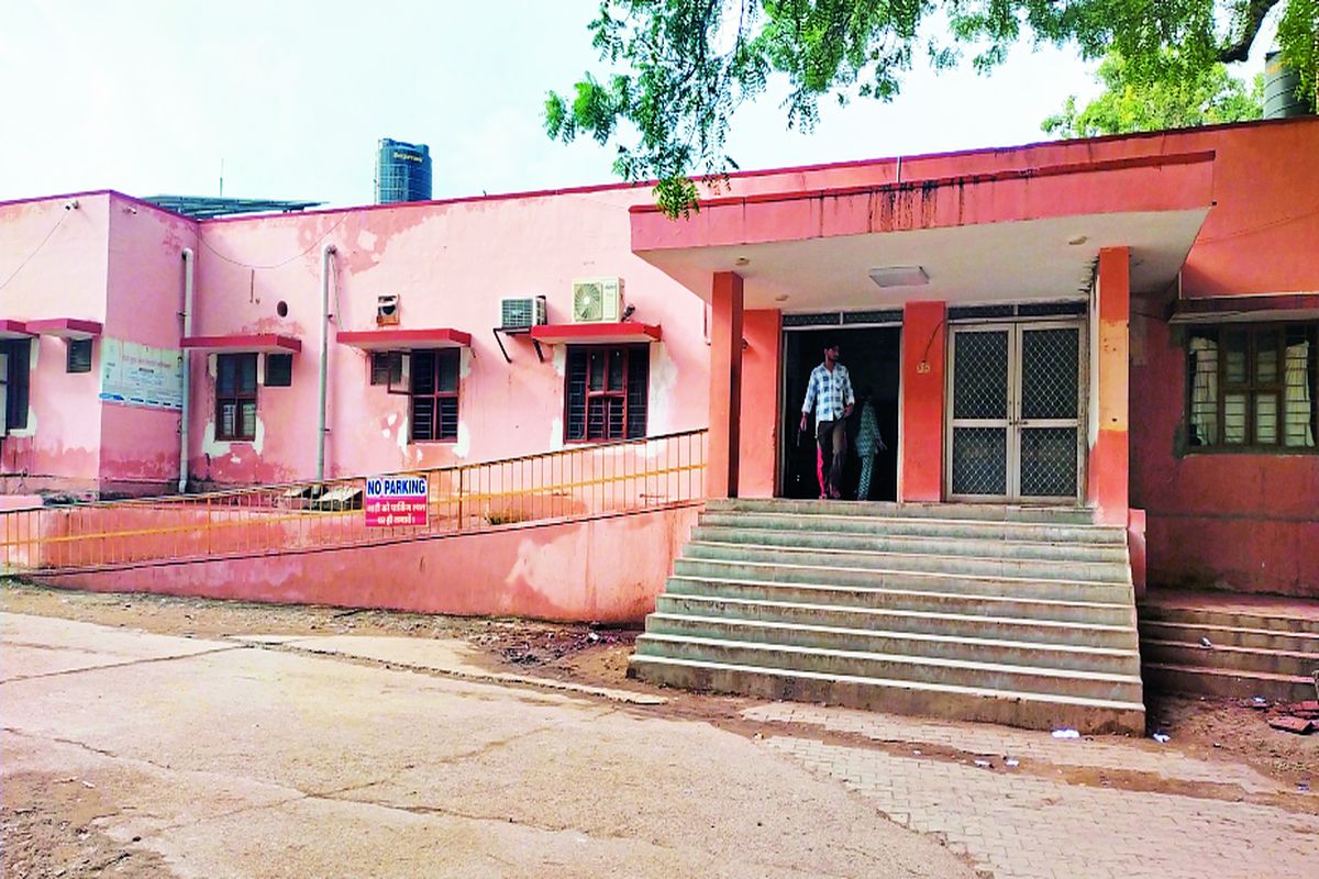 महिला की मौत पर परिजनों ने किया हंगामा