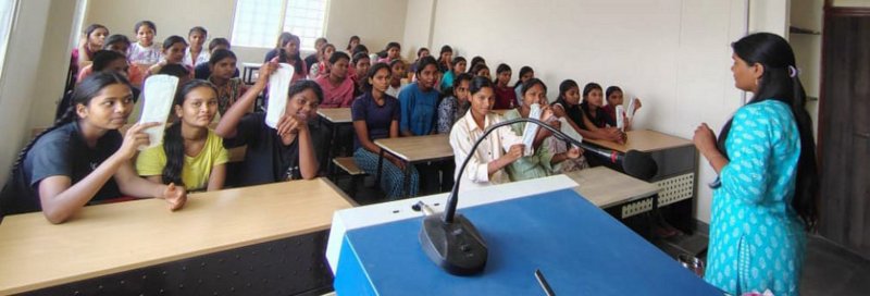 राष्ट्रीय किशोर स्वास्थ्य कार्यक्रम के तहत आवासीय छात्रावास में किया गया परामर्श एवं जागरूकता सत्र का आयोजन