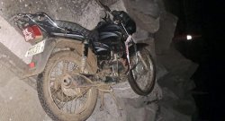 बाइक सवार युवक की मौत का कारण बना हाइवे का गड्ढा - image