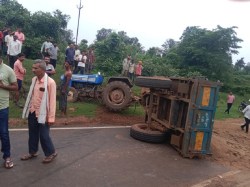 हवा में कलेक्टर के आदेश, नदी से निकाली जा रही रेत - image