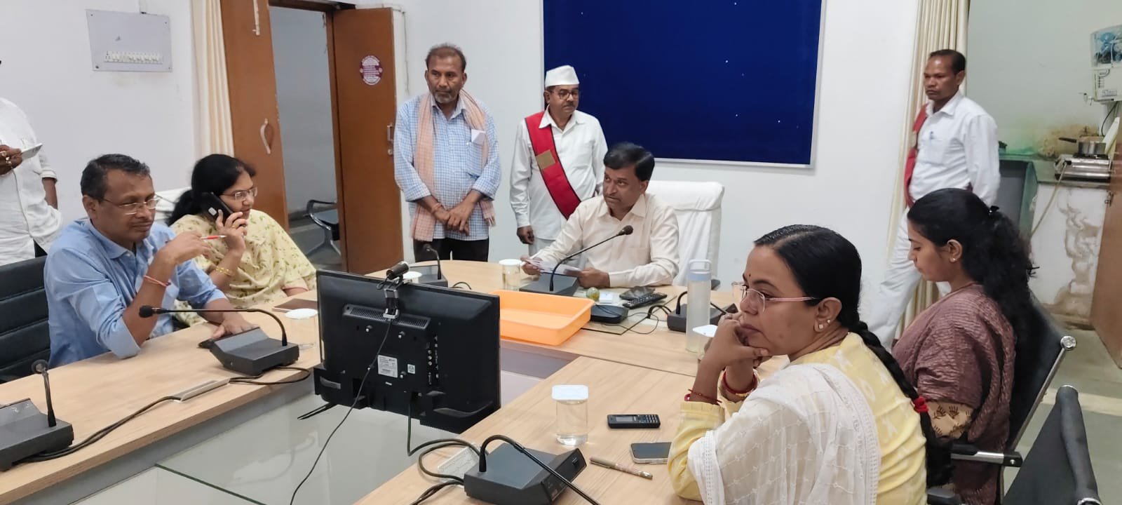ग्रामीणों ने पटवारी पर लगाया रिश्वत मांगने का आरोप, नक्शा और सीमांकन का कार्य
अटका