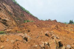Landslide in Jagdalpur: किरंदूल-कोत्तावलासा रूट पर फिर से लैंडस्लाइड, रेल सेवा
अस्थायी रूप से ठप - image