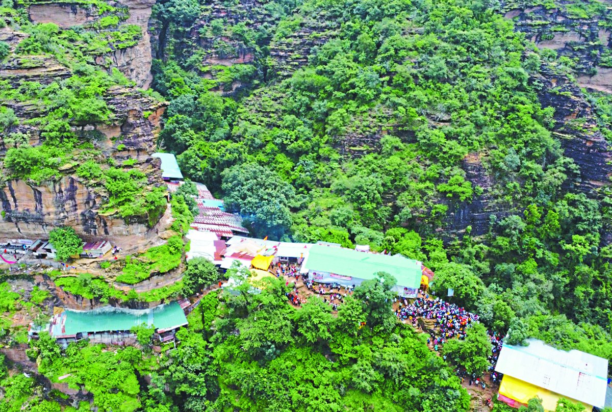 नागद्वारी में नाग देवता की पूजा करने उमड़े हजारों श्रद्धाुल