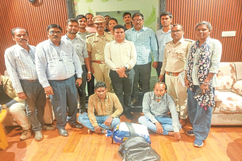 पेंगोलिन स्केल्स के साथ दो तस्कर पकड़ में आए (Photo source- Patrika)