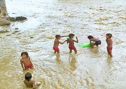 अंता में दो इंच बारिश, नदी-नाले उफान पर, मार्ग अवरुद्ध, देवरी में फिर घुसा पलको
नदी का पानी - image