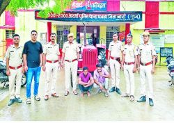 गुना से अंतरराज्यीय वाहन चोर गिरोह के दो बदमाश पकड़े, चोरी का ट्रैक्टर बरामद - image