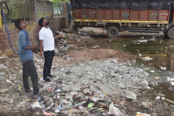 Pothole formed in the road due to RCC collapse, ROB was started without inauguration one and a half year ago