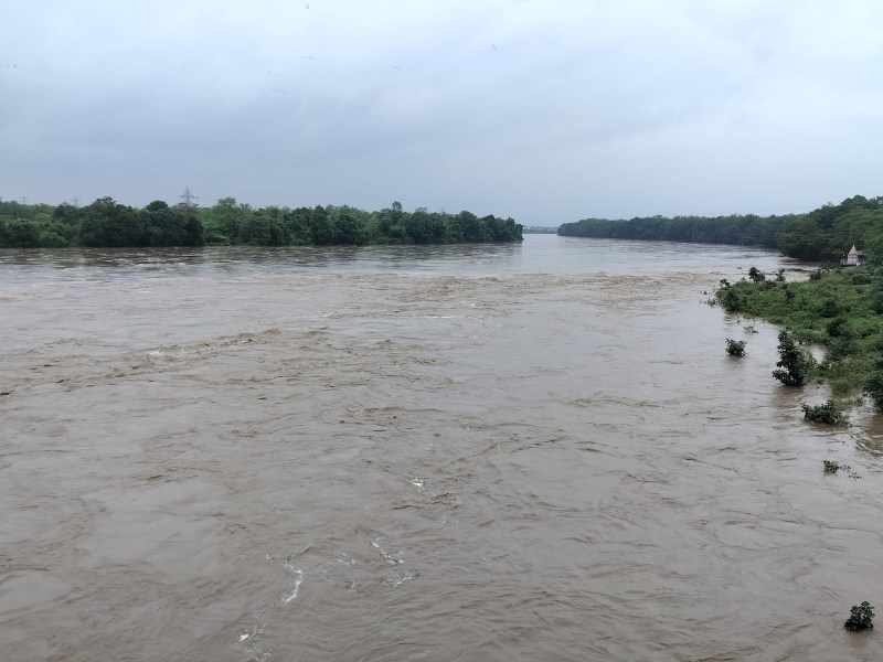 बारिश से उफान पर वैनगंगा नदी, छोटा पुल डूबा