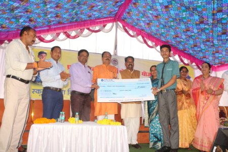 प्रतिभाशाली विद्यार्थी प्रोत्साहन योजना के तहत जिला स्तरीय कार्यक्रम का किया गया आयोजन