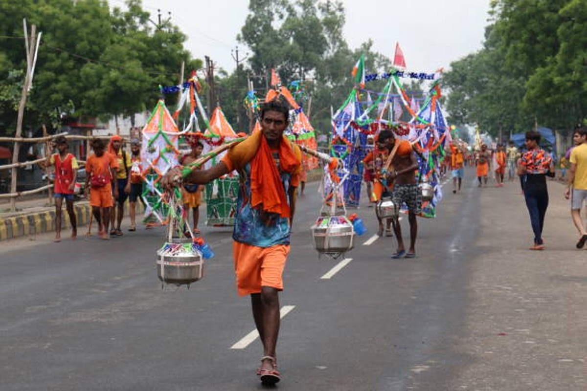 कांवड़ यात्रा का उत्साह चरम पर, हर-हर महादेव के जयकारों से गूंजा वातावरण