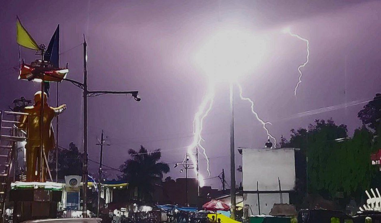 जिले में आकाशीय बिजली बनी जानलेवा, एक साल में 18 से ज्यादा मौतें
