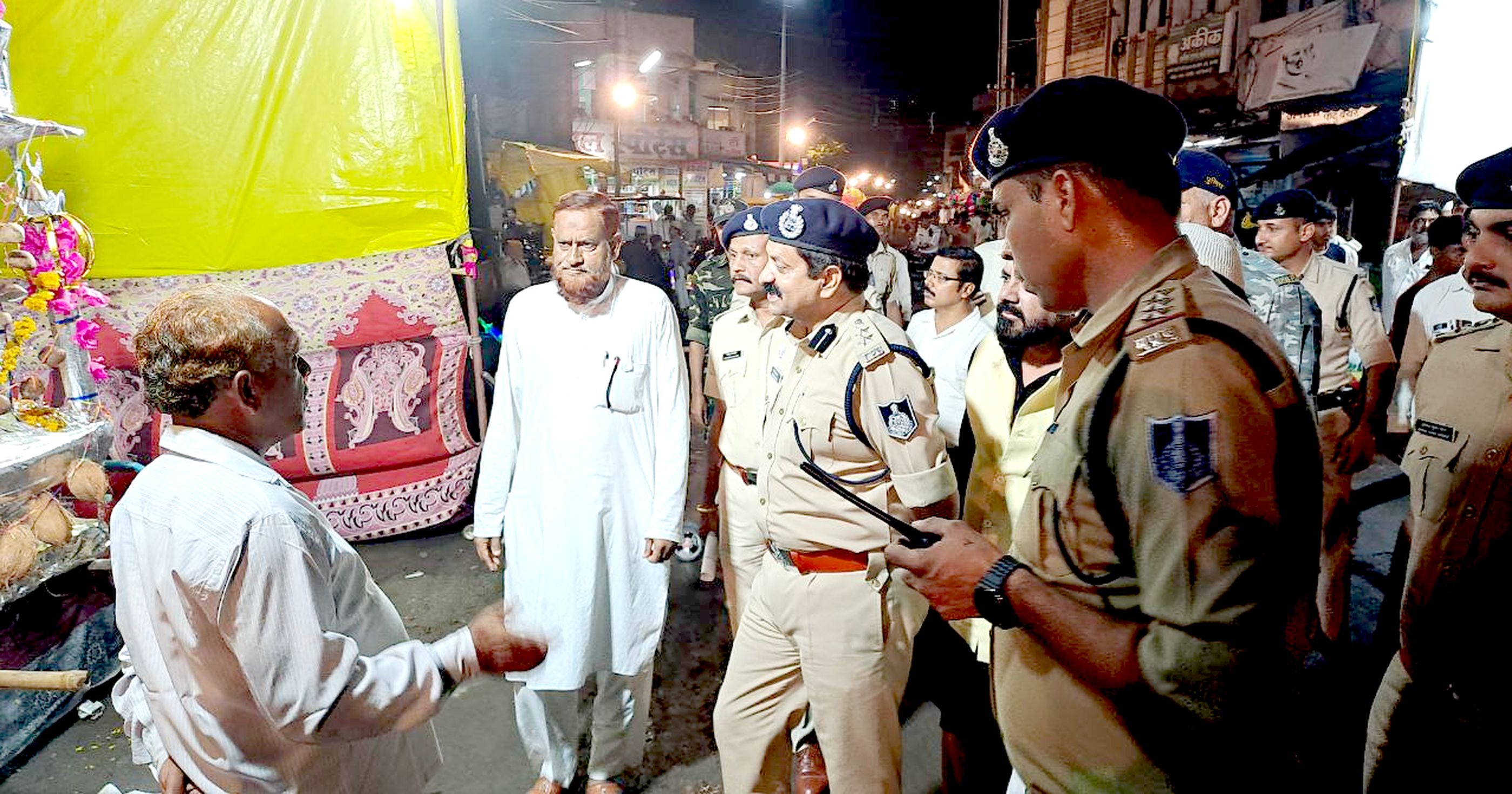 ताजिया स्थल व संवेदनशील क्षेत्रों का एसपी ने किया भ्रमण
