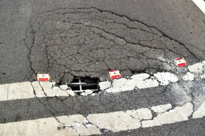 Pothole formed in the road due to RCC collapse, ROB was started without inauguration one and a half year ago