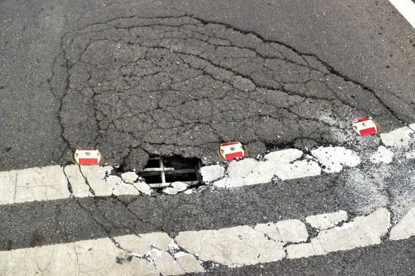 Pothole formed in the road due to RCC collapse, ROB was started without inauguration one and a half year ago