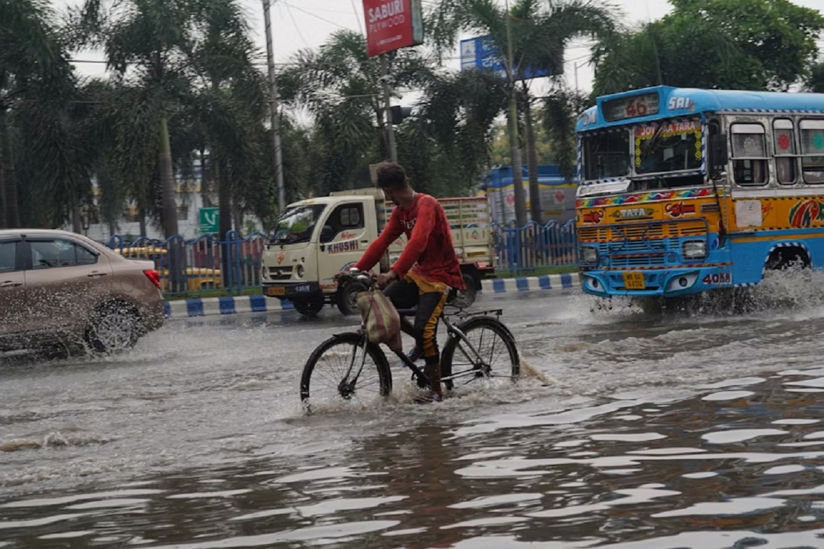 CG Weather Update: तबाही मचाने को फिर तैयार मानसून! 17 जुलाई को इन जिलों में
होगी भारी बारिश, Alert जारी