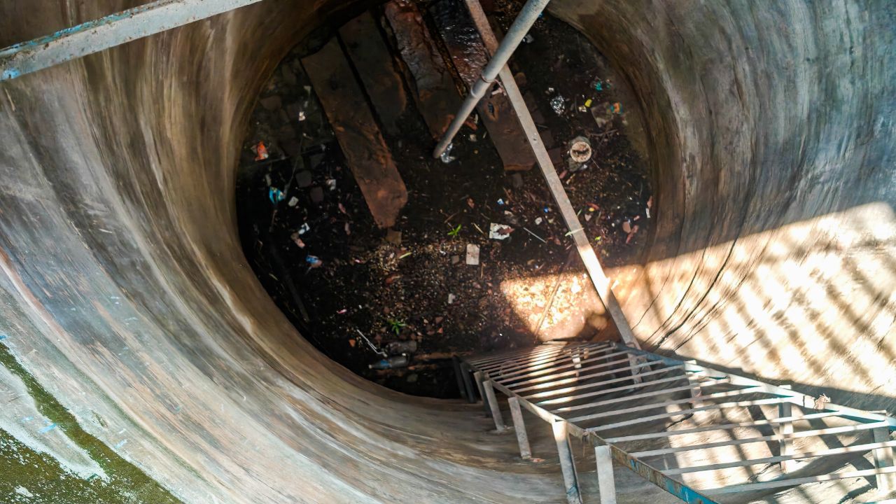 रैन वॉटर हार्वेस्ट सिस्टम हो रहा खराब, देखें तस्वीरें