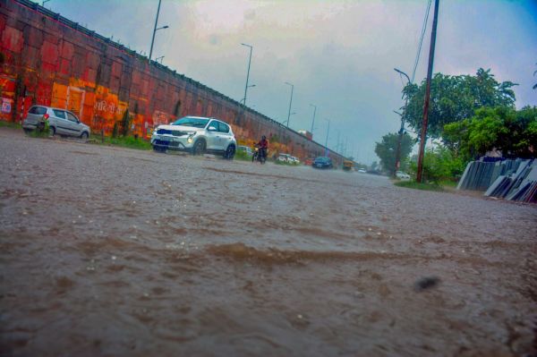 Heavy rain in jaipur 