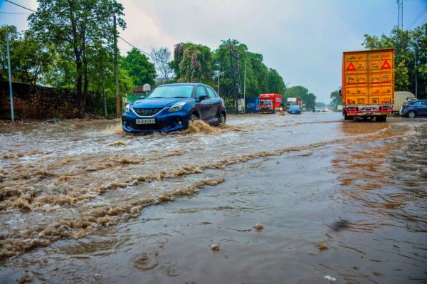 Heavy rain in jaipur 