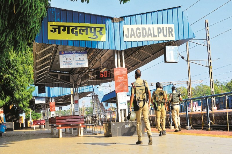 लैंडस्लाइड के 18 दिन बाद भी रेल सेवाएं बंद (Photo source- Patrika)