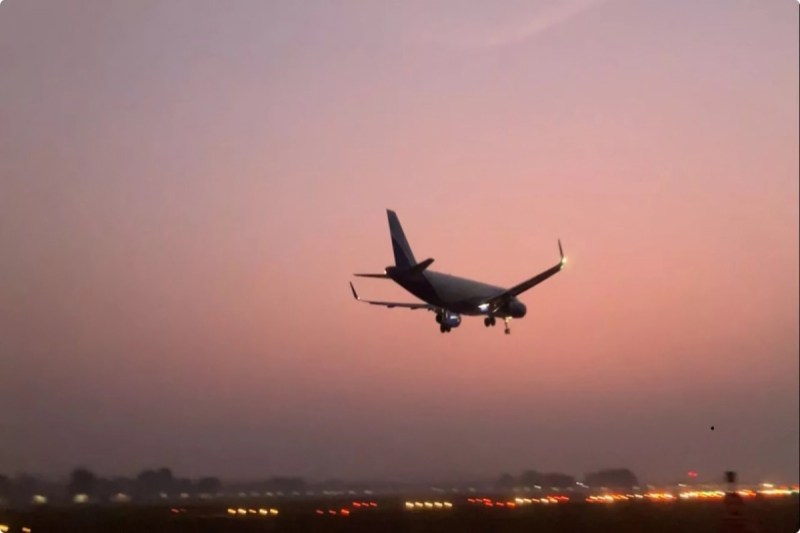 300 यात्रियों ने ली राहत की सांस फोटो सोर्स : Patrika