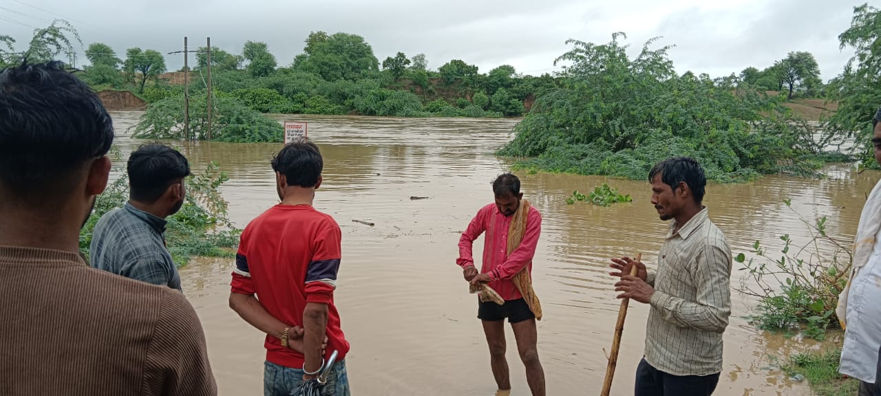सेंथरी, बागचीनी रपटा के ऊपर चढ़ा पानी, आधा सैकड़ा गांवों के संपर्क टूटे