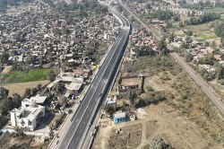 Lucknow Hardoi Road Safety: एनएचएआई की लखनऊ-हरदोई फोरलेन पर ‘रफ’ ड्राइव
‘खतरा-ए-जां’: सफर की राह में मौत का साया - image