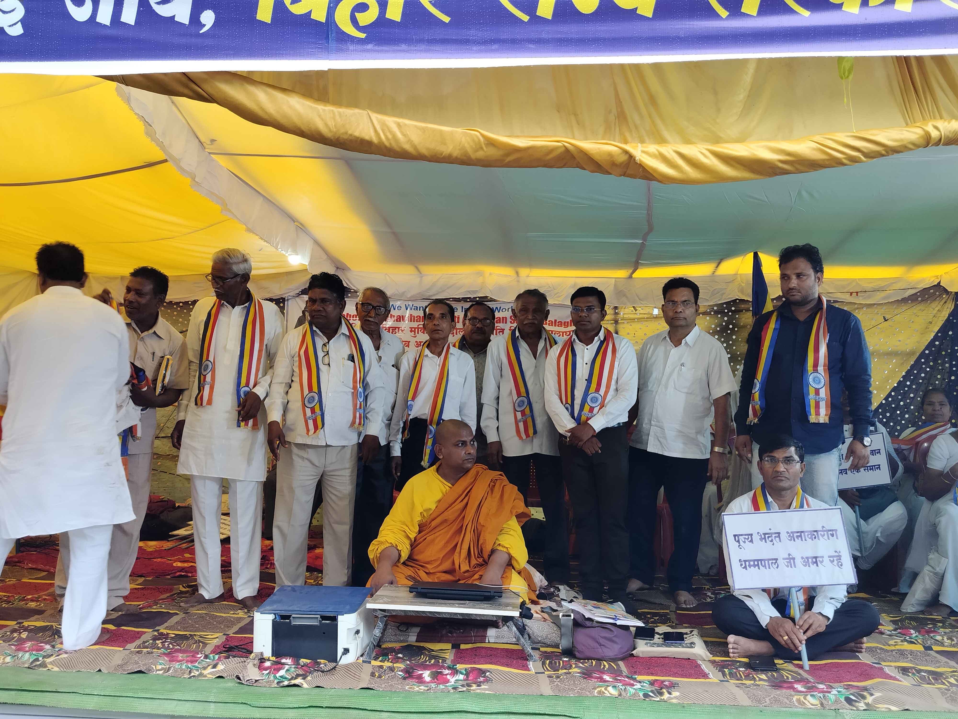 बौद्ध अनुयायियों ने चौथे दिन से शुरू की भूख हड़ताल