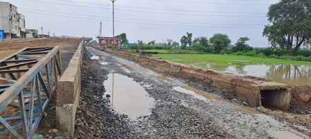 The railway gate remained closed for a month, yet the approach road could not be built, drivers are falling