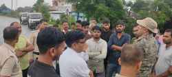 ग्रामीणों ने कहा जो कचरा आए उसे ट्रक में भरकर प्लांट भेजें, तभी खाली करने देंगे
कचरा गाड़ी - image