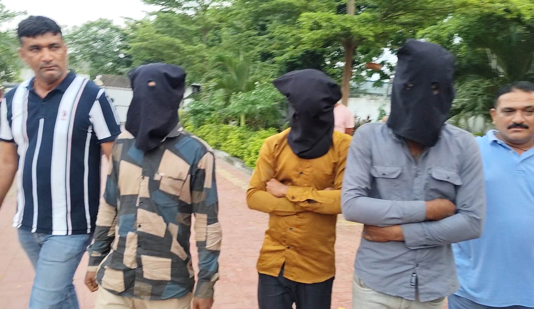लूट गिरोह के तीन सदस्यों को एलसीबी ने किया गिरफ्तार