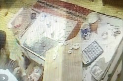 Kanpur Gold Theft: कानपुर में ज्वेलरी शॉप से कारीगर फरार, 15 लाख का सोना लेकर
उड़ा - image