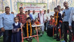 64 चिन्हित दिव्यांग छात्रों को व्हीलचेयर, कैलीपर्स, कान की मशीन, ट्राई साइकिल का
वितरण - image