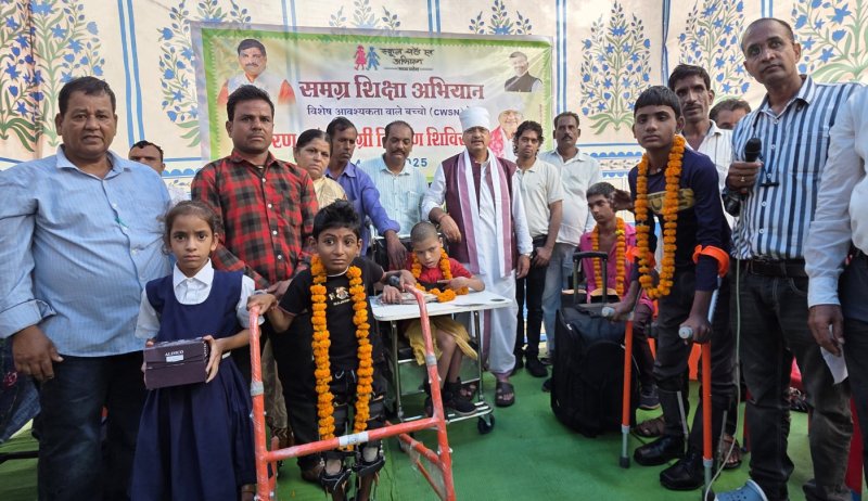 निशुल्क उपकरण वितरण शिविर