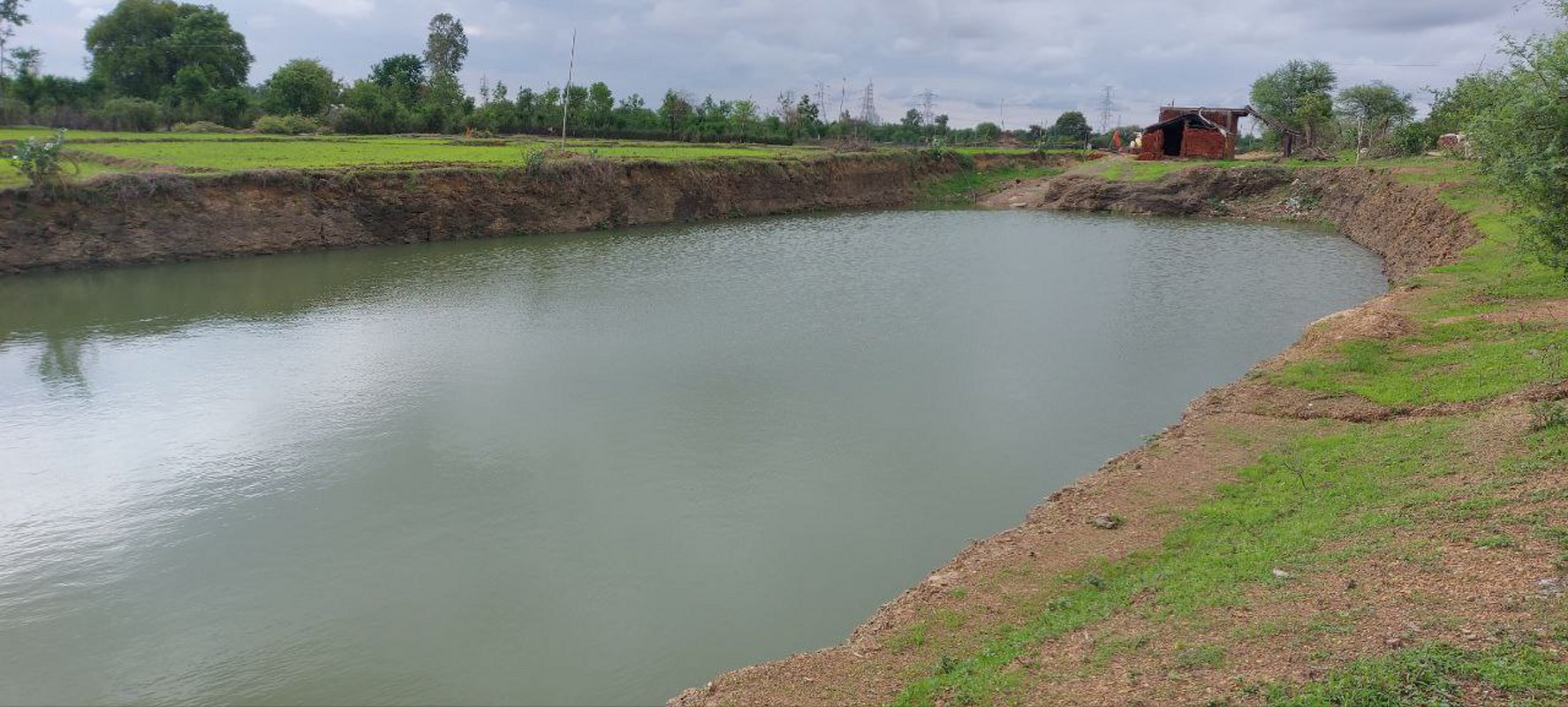 दमोह में अवैध मुरम उत्खनन करने के बाद छोड़े गड्ढे बन रहे मौत की खंती