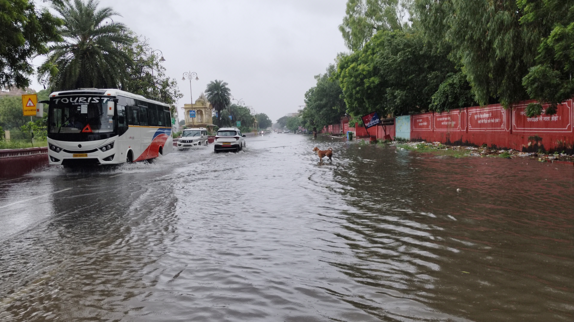 जयपुर की सड़कों पर भरा पानी। फोटो-पत्रिका।